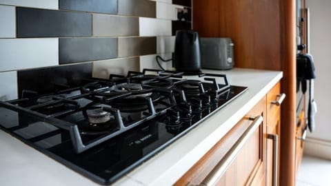 Dining and cooking made easy at home.