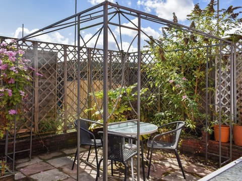 Garden | The Pink House, Banwen Neath