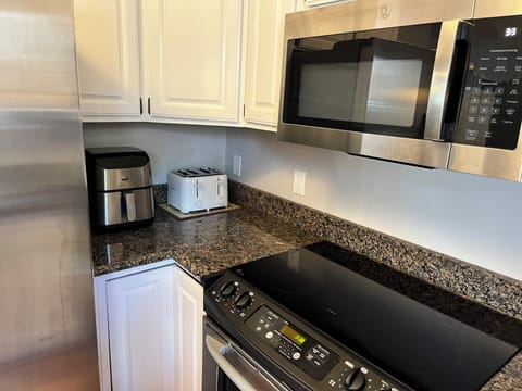 Full kitchen with stovetop oven. Air fryer, toaster, blender, mini waffle maker.