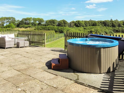 Hot tub | Tanydderwen, Caernarfon