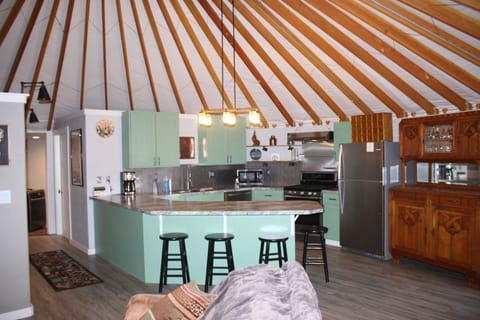 Kitchen/living rooms