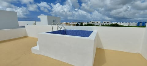 Rooftop terrace with picuzzy