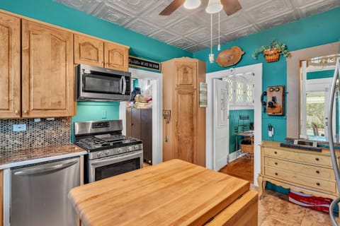Functional kitchen, featuring a spacious island that’s perfect for meal prep, casual dining, or socializing while you cook!