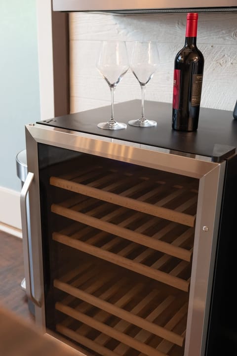 Elegant Wine Cooler!