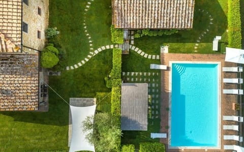 Activities, Amenities, Autumn, Balcony / Terrace / Patio, Building Exterior, Garden, Pool, Spring, Summer