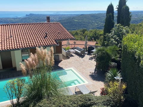 Pool, House, Terrace and Lakefiew
Pool, Haus, Terrasse und Seeblick