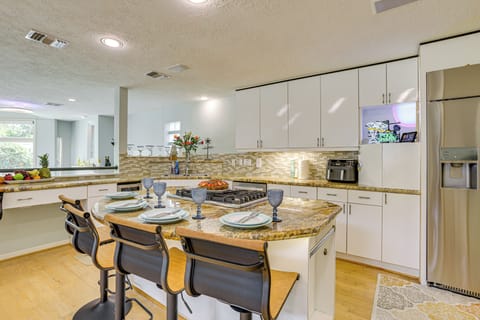 Kitchen | 2nd Floor | Dishwasher | Keurig Coffee Maker