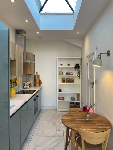 Gorgeous roof lantern and focussed ambient lighting for dining and working.