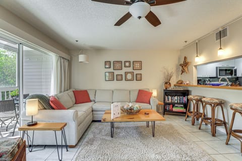 Holmes Beach Vacation Rental | 3BR | 3BA | 1,300 Sq Ft | Stairs Required