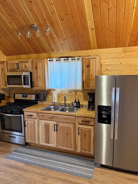 Property Update October 2025! New refrigerator with ice make. Microwave moved to above the stove. 