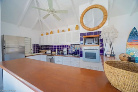 Fully equipped kitchen, refrigerator with ice maker, oven, microwave, dishwasher, coffee machine, Nespresso machine, blender, toaster. Inside dining table. 
