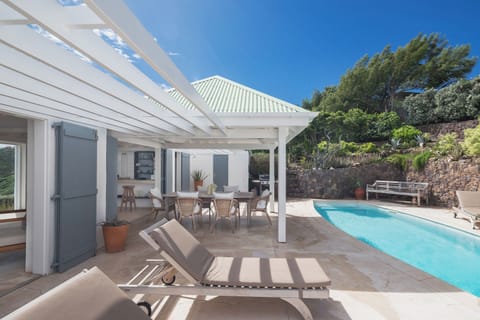 Nice pool , expansive terrace with lounge chairs. 