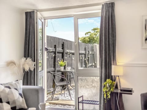 Sitting-out-area | Benllech Sea View, Tyn-Y-Gongl