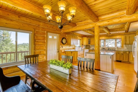 Fully stocked kitchen - dining table with seating for 6