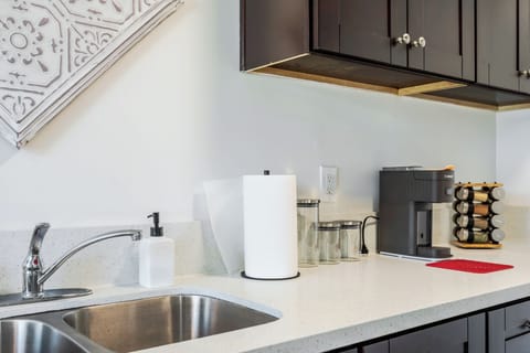 Other side of the ktichen. 