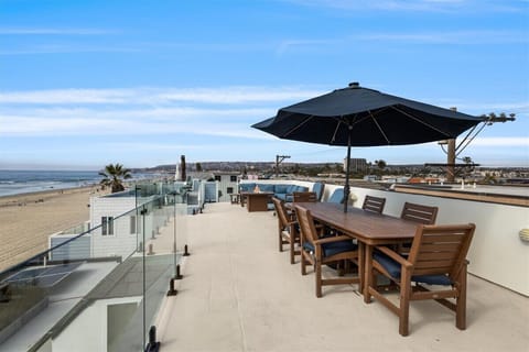 Cheers to the good life from your rooftop paradise! Outdoor dining, BBQ, and lounge furniture all with the perfect view!