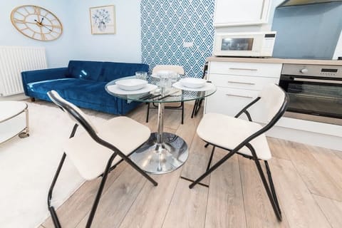 Cook with ease in this sleek kitchen featuring an oven, microwave, washing machine, and all essential cookware—perfect for long stays or home-cooked meals on the go.