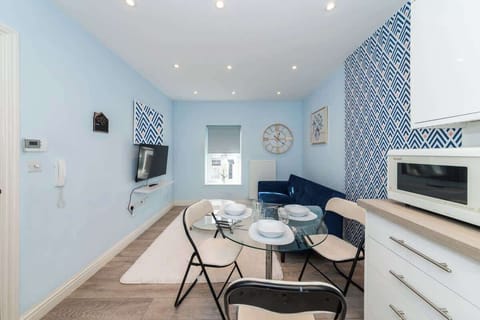 Enjoy this bright and stylish space featuring a plush sofa, smart dining setup, and a full kitchen—perfect for short or long stays. Free on-site parking included for added convenience.