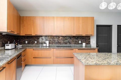 Spacious kitchen - fully equipped