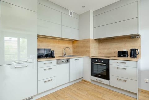 Modern, fully equipped kitchenette. 