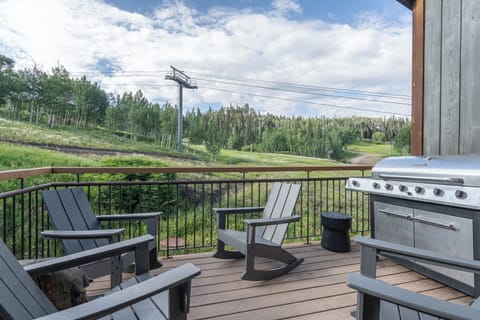 2.2-brightside-chalet-telluride-bbq-deck