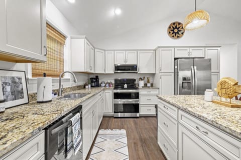 Beautiful well equipped kitchen!