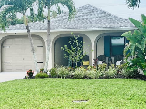 Cute Beach House. 1 mile to beach!