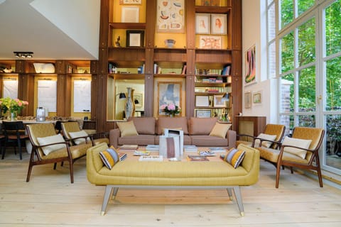 Living room - 1st floor - 6 meter high ceiling