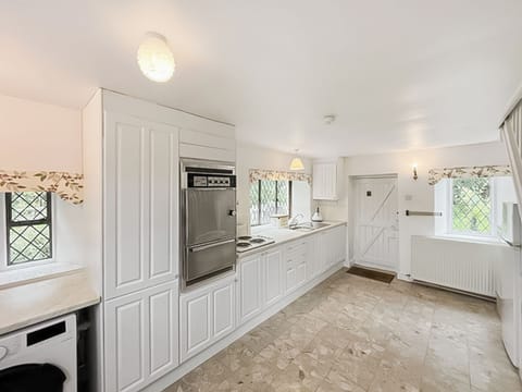 Kitchen | The Gate House, Creigiog Mill, Llanarmon-Yn-Ial