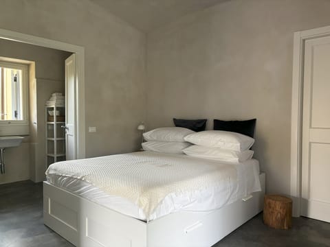 Double bed and door to the shower room