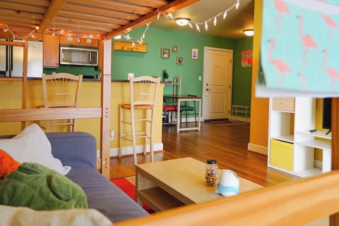 Living room - view of the entrance