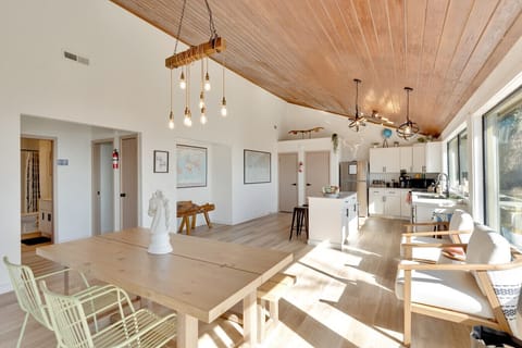 Living Room & Kitchen & Dinning