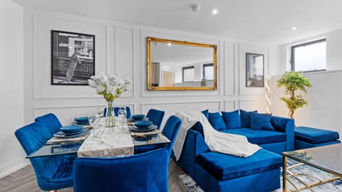 Living Room / Lounge