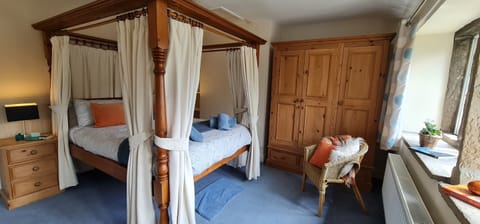 Four Poster
