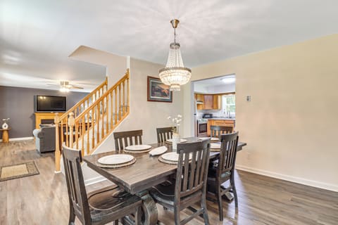 Dining Area | Main Level | Dishware & Flatware Provided