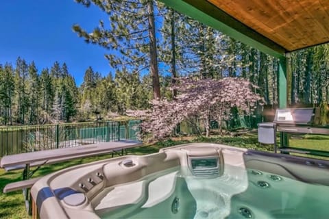 Outdoor spa tub