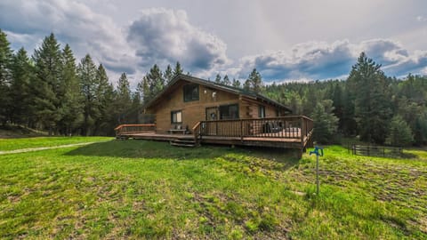 Welcome to Larch Lodge, your Cozy Mountain Escape