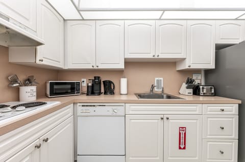 Fully stocked kitchen for all your cooking needs