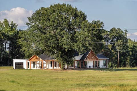 Exterior --   Fabulous Oak Tree stands guard over The Heron! 