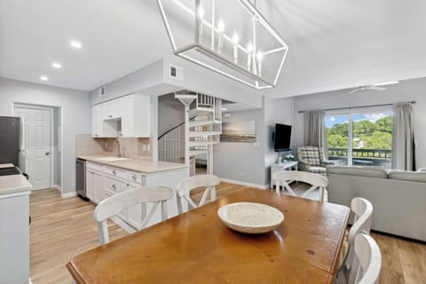 Dining table seats 6