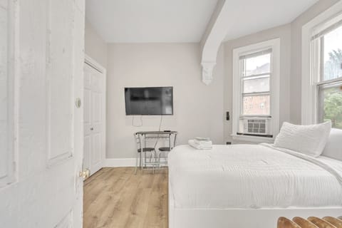 Indoors, Floor, Home Decor, Screen, Window