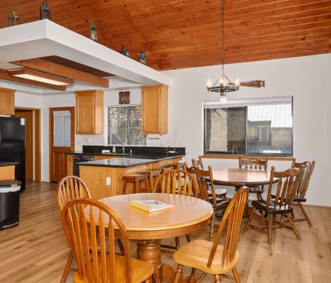 Kitchen bar counter with seating for 2