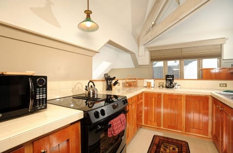 Fully equipped kitchen with modern appliances and a warm ambiance.