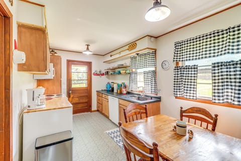 Kitchen | Oven | Microwave | Refrigerator