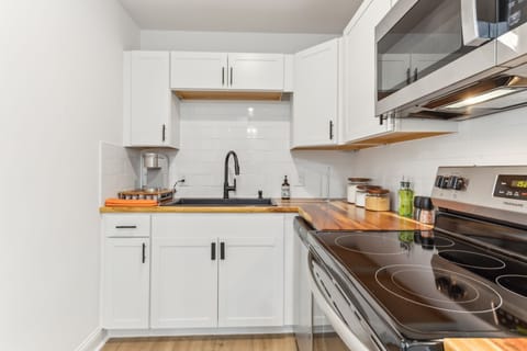 Indoors, Kitchen, Sink, Sink Faucet, Cooktop