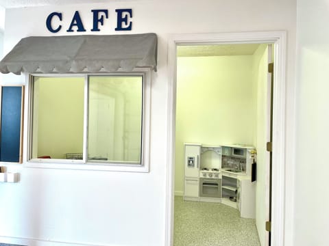 Play cafe in game room