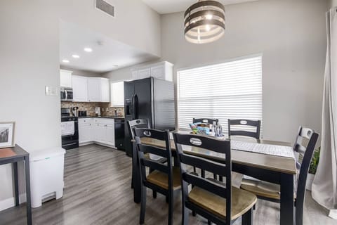 Enjoy family meals in the inviting dining area, paired with a fully equipped kitchen. When dining out, top spots like North Italia and Smokey Mo’s are just minutes away