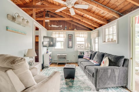 Rockport Vacation Rental | 5BR | 1.5BA | 1,100 Sq Ft | Stairs Required