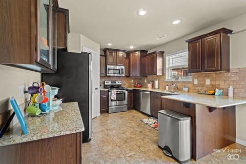 Fully stocked kitchen for all of your cooking and baking needs!