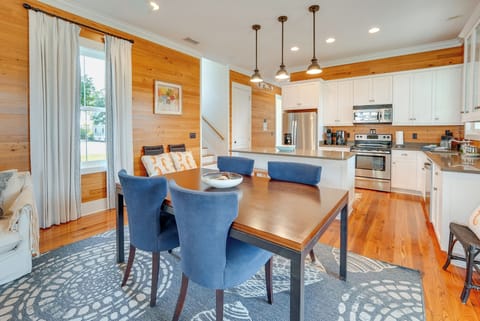 Dining Table | 1st Floor | Dishware/Flatware